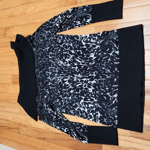 Cache Animal Print Sweater - Picture 10 of 17